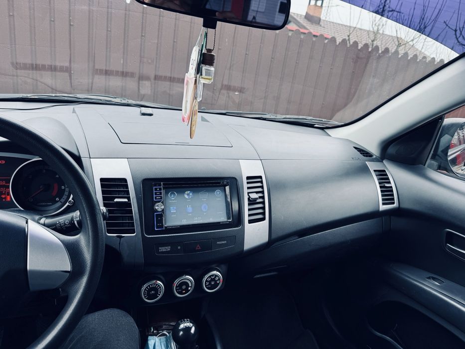 Mitzubishi Outlander