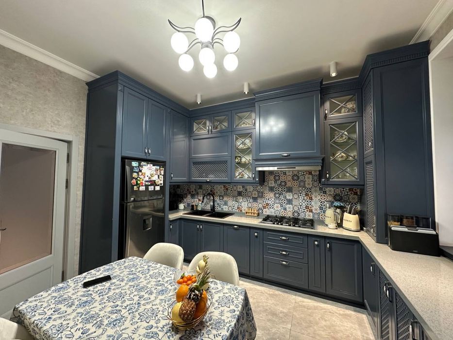 Продается Шикарная Квартира  Мирзо Улукбек район Эко базар 3/3/4