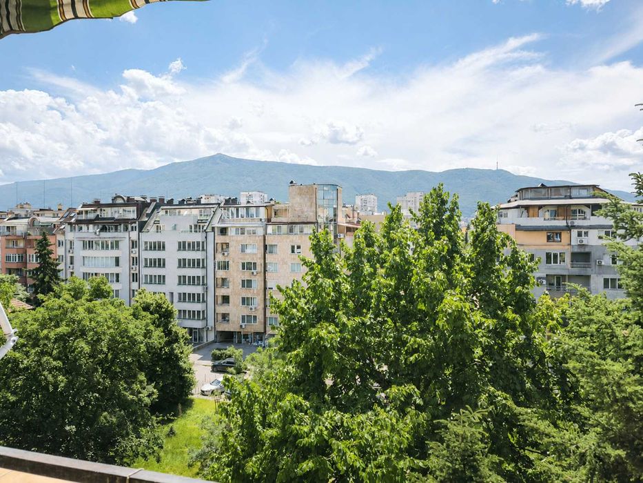 Южен апартамент с панорамна гледка към Витоша