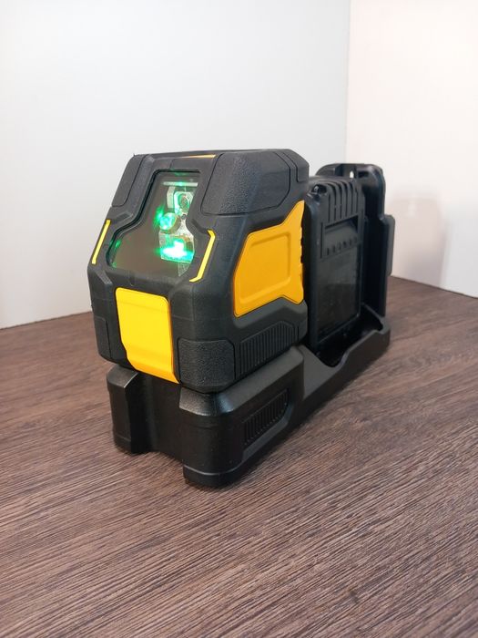 Vând nivelă Laser Dewalt DCE088G18