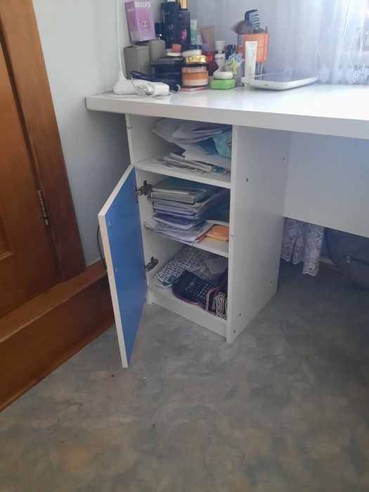 Стол ученический в отличном состоянии