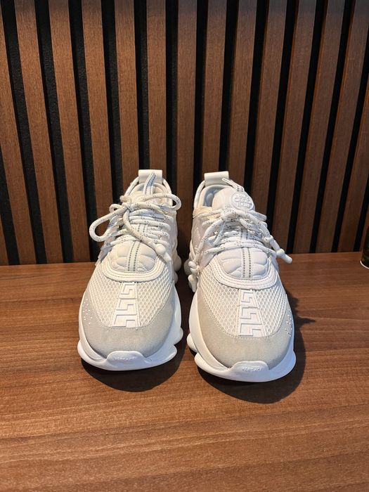 Versace chain reaction