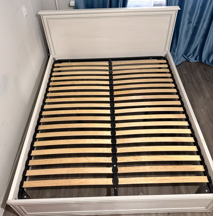 Кровать с матрасом