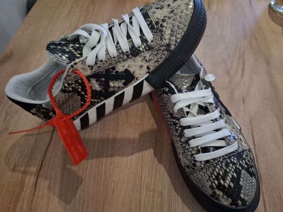 Off-white Baskets Tenesi