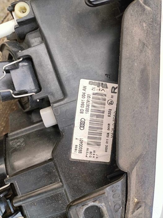 Faruri xenon Audi a4b4