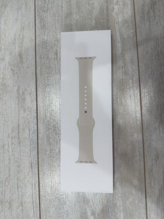 Оригинальный ремешок белого цвета Apple Watch