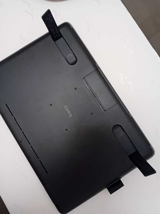 Tabletă Grafică Wacom Cintiq 16 + Tabletă grafică Wacom Intuos S CADOU