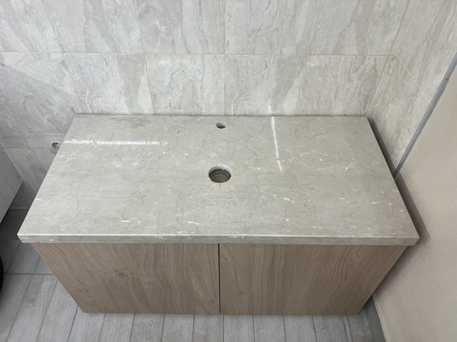 Мраморен плот с шкаф за баня или кухня