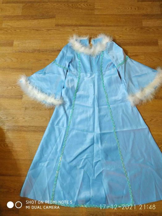 Продам или сдам костюм Снегурочки