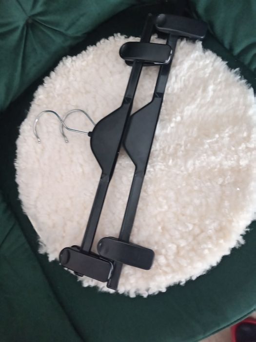 Vând set de 50 umerase cu clips