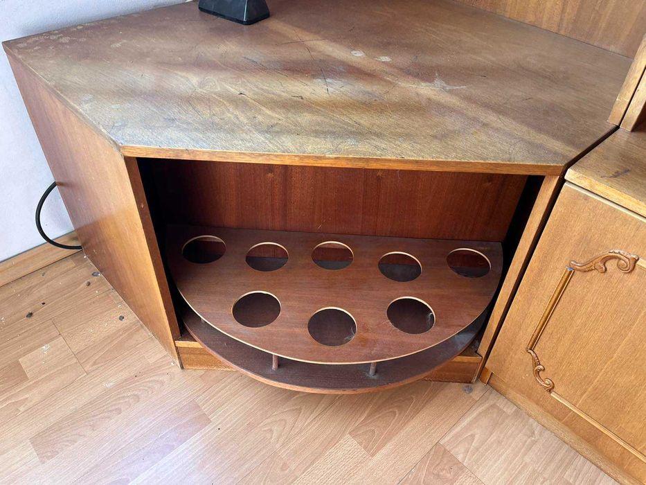 Холна секция и гардероб