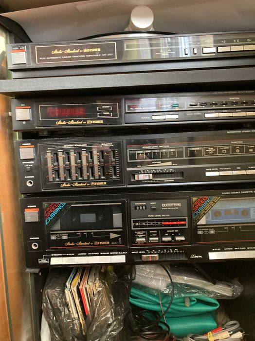 Linie audio  FISHER cu Rack de sticla pe roti