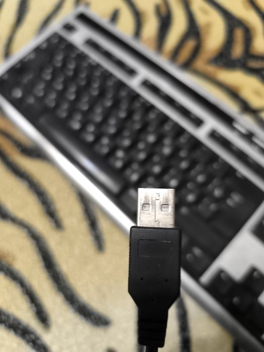 Клавиатура Logitech проводная