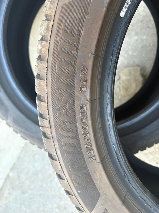 Vand 2 anvelope de iarna 225 50 R18 Bridgestone