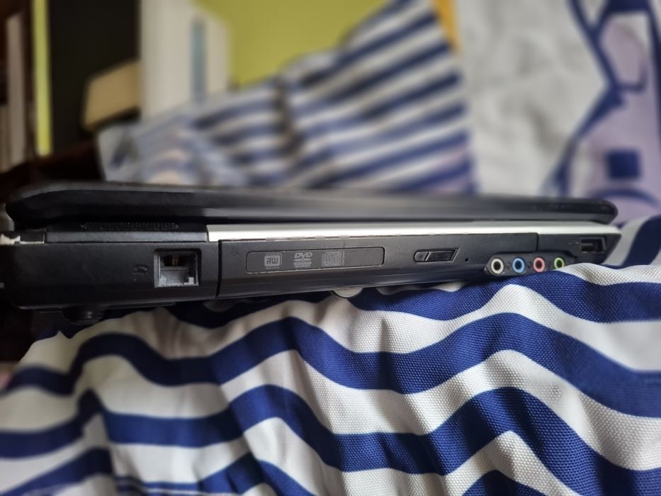 Продавам два лаптопа Toshiba Satellite A200 и  MSI. Работещи за части