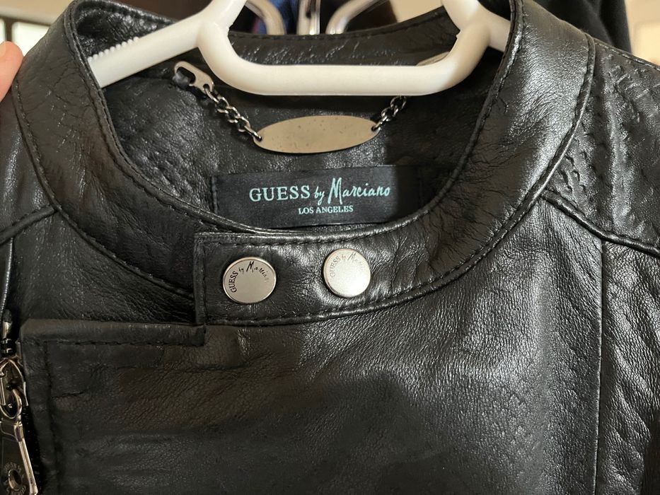 Trench piele, centura in talie, piesa timeless.