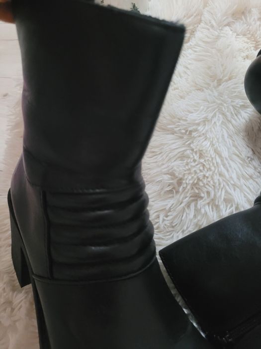 Черни боти естествена кожа MANIFELD, бежови ботуши челси,  черни кубин