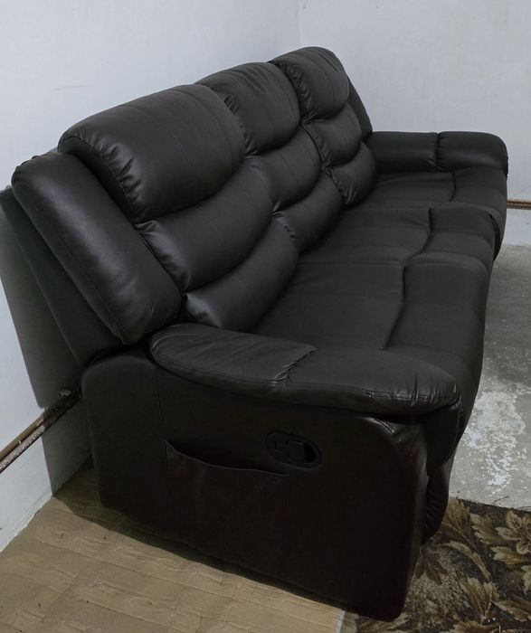 Canapea cu recliner și suport pentru picioare impecabilă - ca nouă