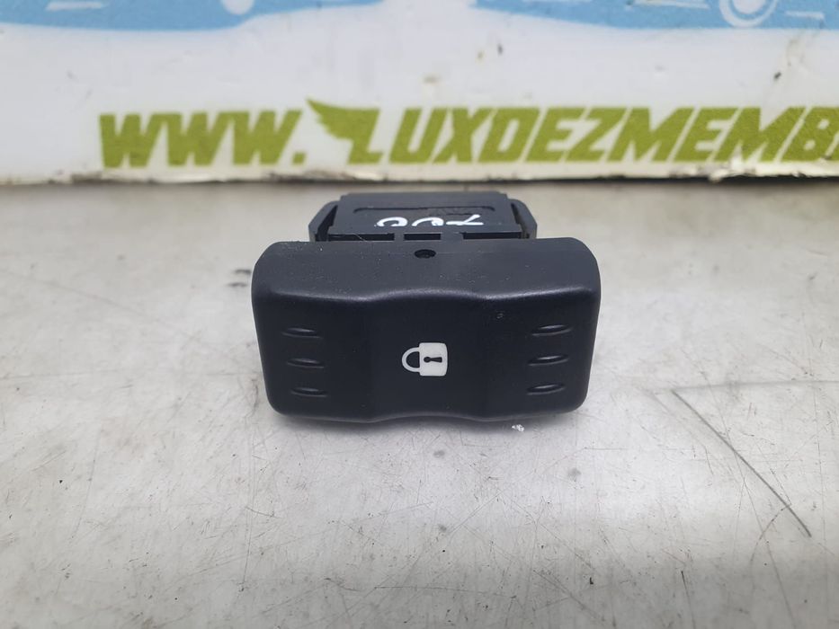 Buton blocare usi Dacia Logan 1 [facelift] [2007 - 2012] 1.5 DCI K9K7