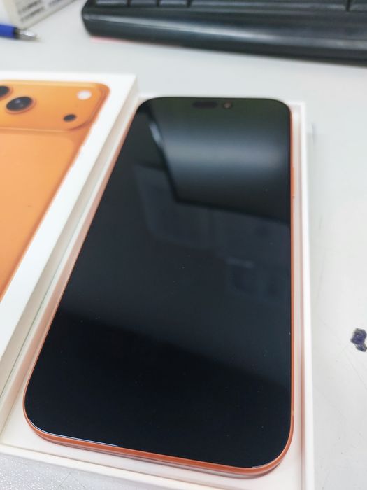 Apple iPhone 17 pro max cosmic orange