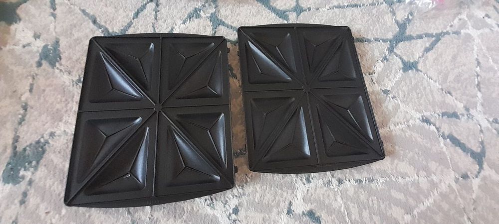 Бутербродница , , Гриль,  Сэндвичница с антипигарним покрытием.