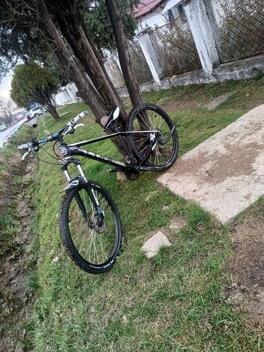 Vând bicicleta CUBE