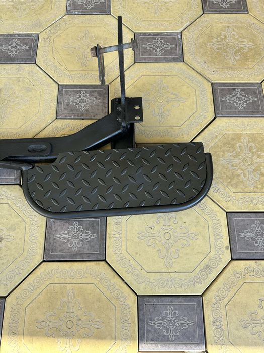 Фаркоп с подножкой на спринтер 1