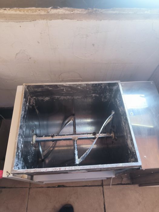 Продаётся  тандыр, тестомес 
Работающий, с постоянными клиент