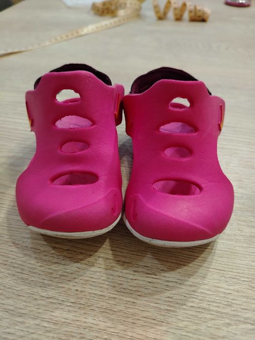 Розови сандали Найк