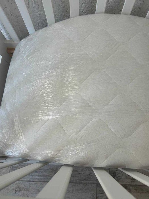 Дървена кошара в цвят бяло