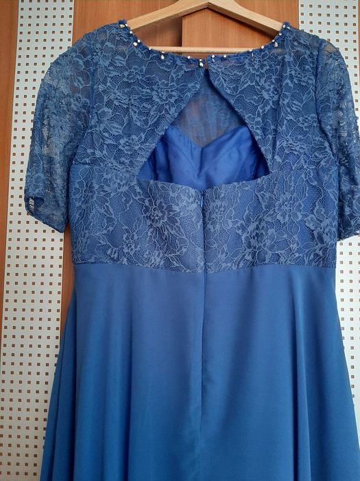 Vand rochie de ocazie marimea L purtata o data , curatata profesional