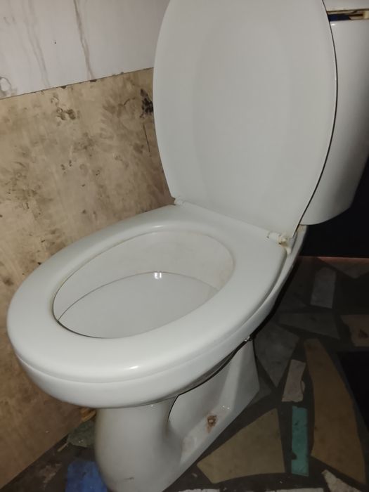 Продам унитаз напольный