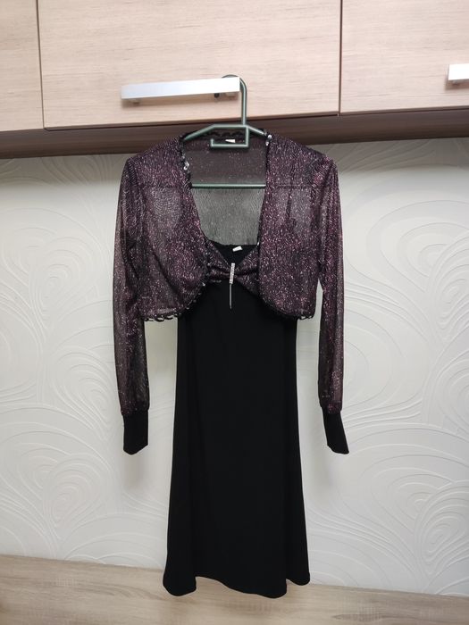 Женская одежда, 2 рубашки, 3 платья