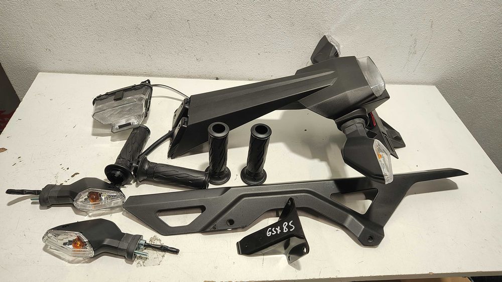 Suport numar cu stop mansoane Suzuki GSX8S