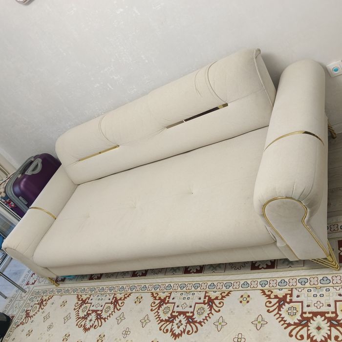 Продам диван для гостинной