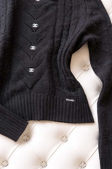 черен пуловер шанел chanel ползван в запазено състояние блуза с дълъг ръкав плетена и мека блузка