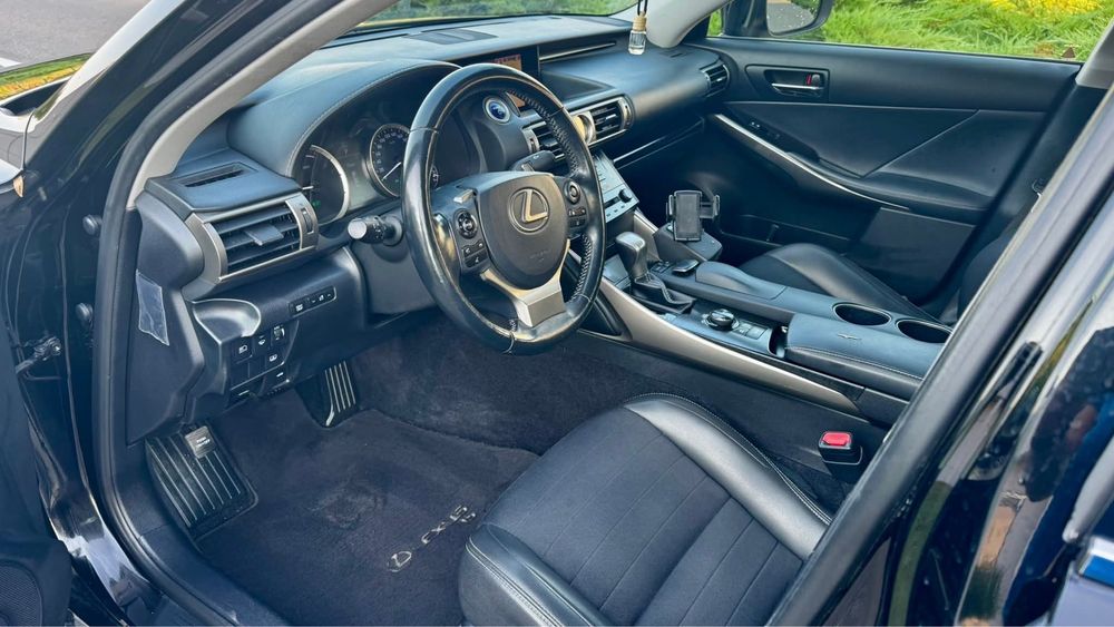 Lexus IS300h  2.5hybrid