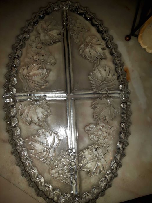 Три броя стъклени плата за сервиране