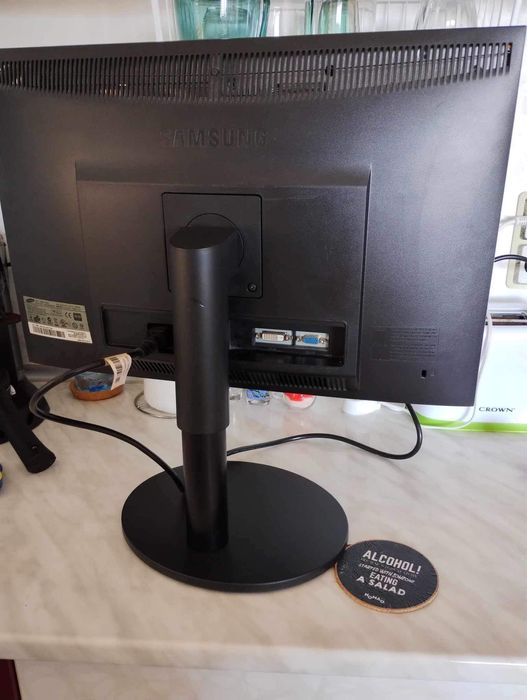 Продавам Монитор Samsung B2240W
