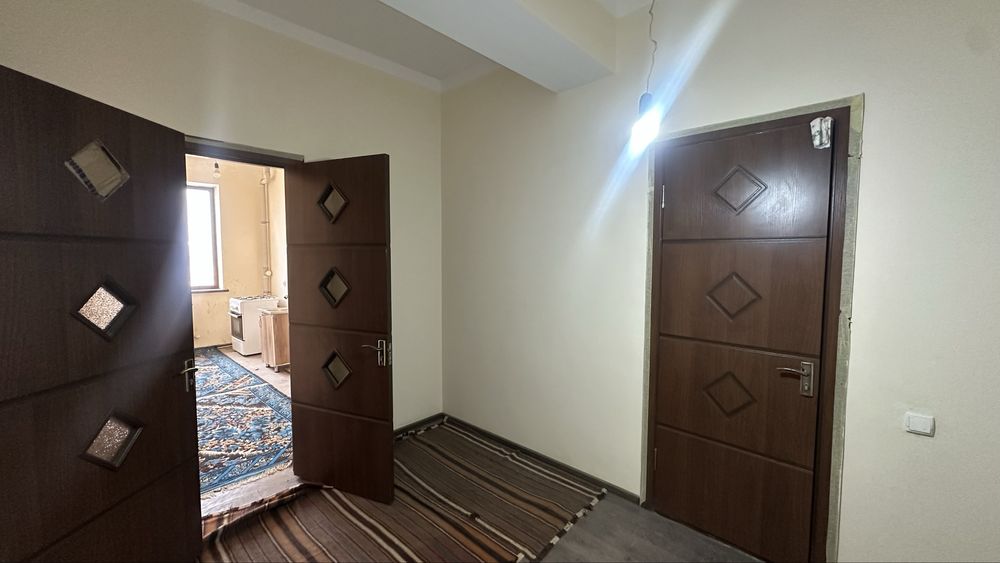 Срочно Поодаётся 2х комнатная квартира Вокзал Караван магазин 48 кв