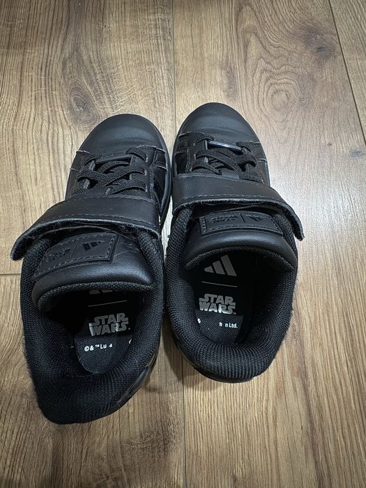 Продам кроссовки Adidas на мальчика, размер 30