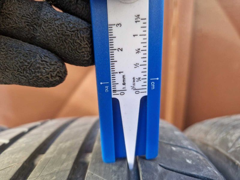 4 Bridgestone R17 215/60
летни гуми 
DOT4520