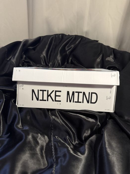 Nike mind 001 чехли