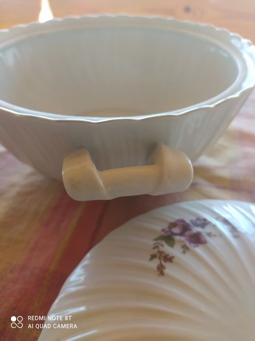 Порцеланов супник