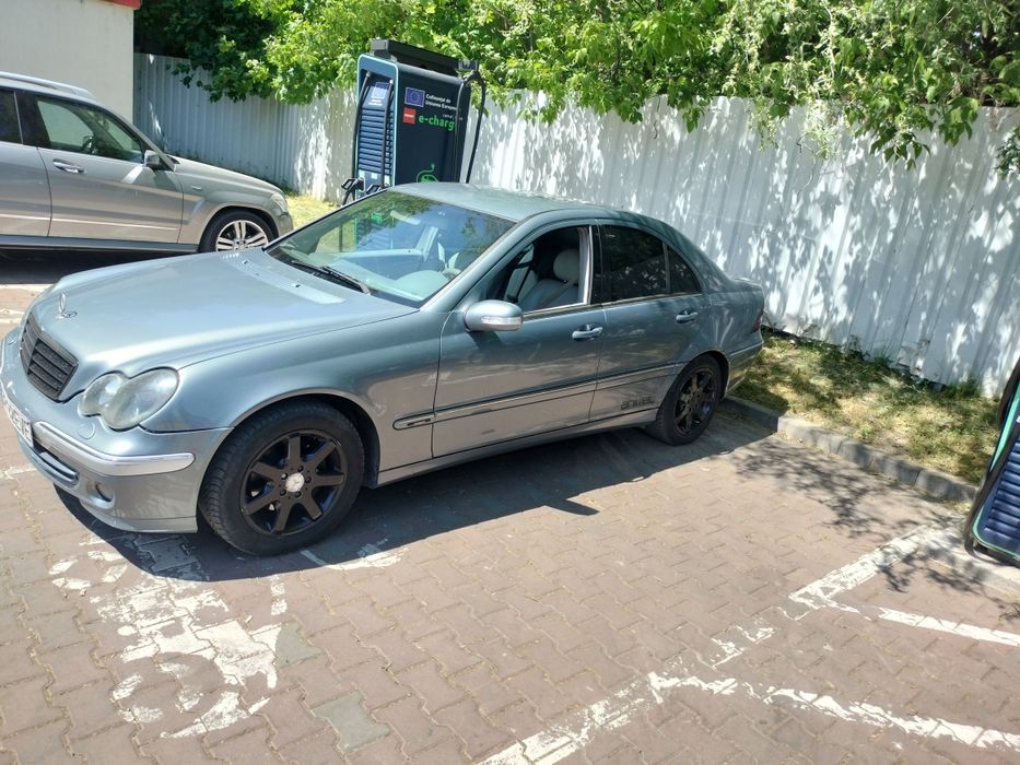 Vând Mercedes w203