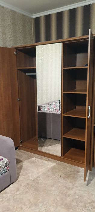 Продам большой шкаф
