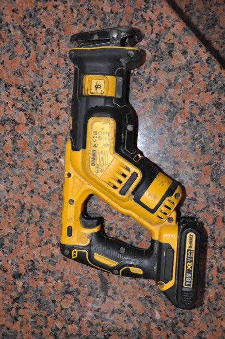 Dewalt  fierastrau sabie + acumulator