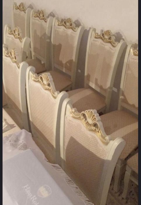 Продается стол стулия