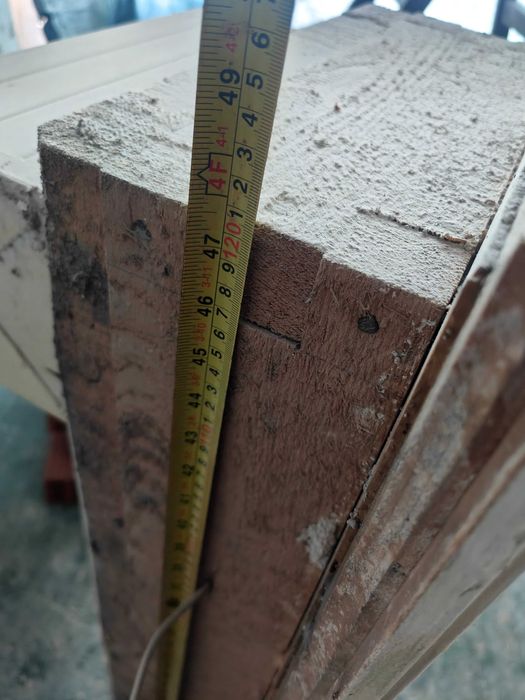 Продавам два прозореца дървени с щори