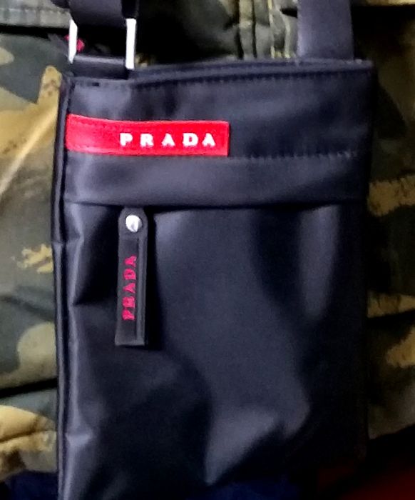 Borseta Prada - dimensiuni aprox. 14 / 18 cm